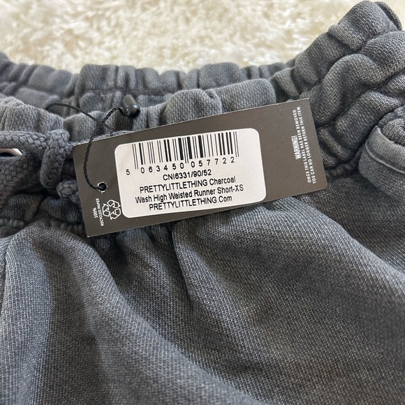 PrettyLittleThing Women's Black Shorts - Picture 2 of 2